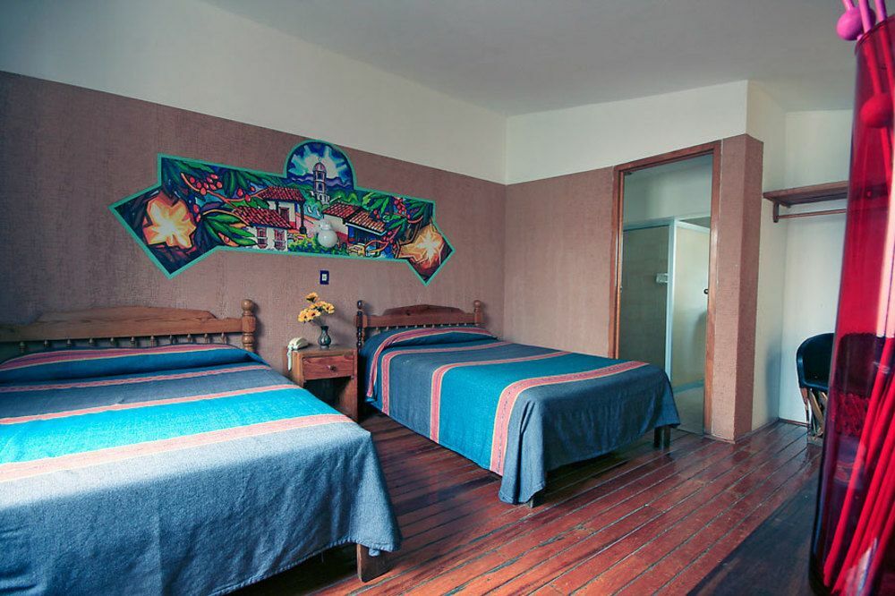 Hotel Regis Uruapan  Екстериор снимка